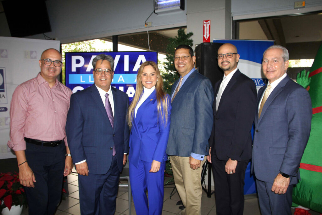 De izq. a der.: Lcdo. Luis A. Berdiel, director ejecutivo Hospital Pavía Arecibo; Lcdo. Humberto Pérez Pola, director ejecutivo Hospital Pavía Santurce; Lcda. Karen Z. Artau Feliciano, presidenta de Metro Pavía Health System; Lcdo. Carlos Santiago Rosario, director ejecutivo Hospital Pavía Hato Rey; José M. Torres, director ejecutivo Hospital Metropolitano Dr. Pila; y Juan Carlos Marcial, director ejecutivo Hospital Pavía de Caguas.