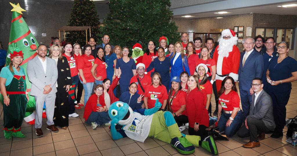 Como parte de la ceremonia de bienvenida del Hospital Pavía de Caguas a la red Metro Pavía Health System, su presidenta, Lcda. Karen Z. Artau Feliciano, y un grupo de gerenciales llevaron una trulla navideña con música de plena al hospital en Caguas donde se integraron con los empleados.