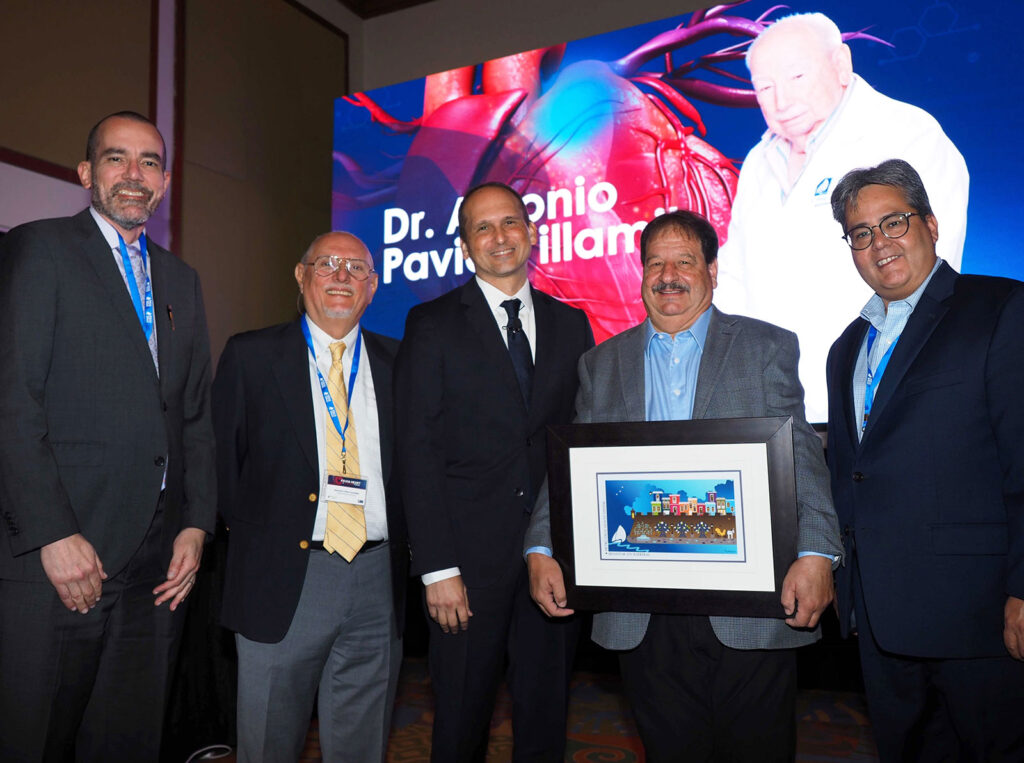 De izq. a der.: Dr. Carlos R. García-Rodríguez, director Médico Hospital Pavía Santurce; Dr. Manuel R. Pérez-González, radiólogo intervencional; Dr. José A. Rodríguez-Escudero, director del Departamento de Cardiología del Hospital Pavía Santurce; Lcdo. Ricardo Pavía Cabanillas, hijo del Dr. Antonio Pavía Villamil y el Lcdo. Humberto Pérez-Pola, director ejecutivo del Hospital Pavía Santurce.