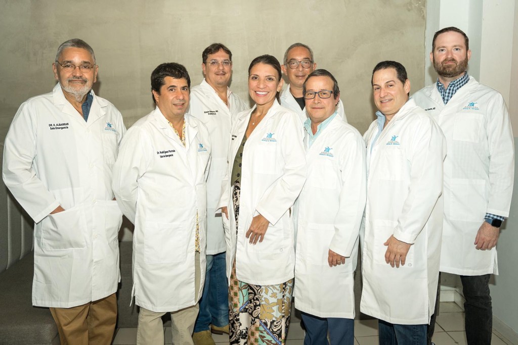 De izq. a der.: Dr. Héctor Albarra, Dr. Jaime Rodríguez Portela, Dr. Edwin Olmeda, Dra. Carolina Soto, Dr. Víctor Rivera Cruz, Francisco Páez, Luis Fernández Rocubert y Andrés Sastre.
