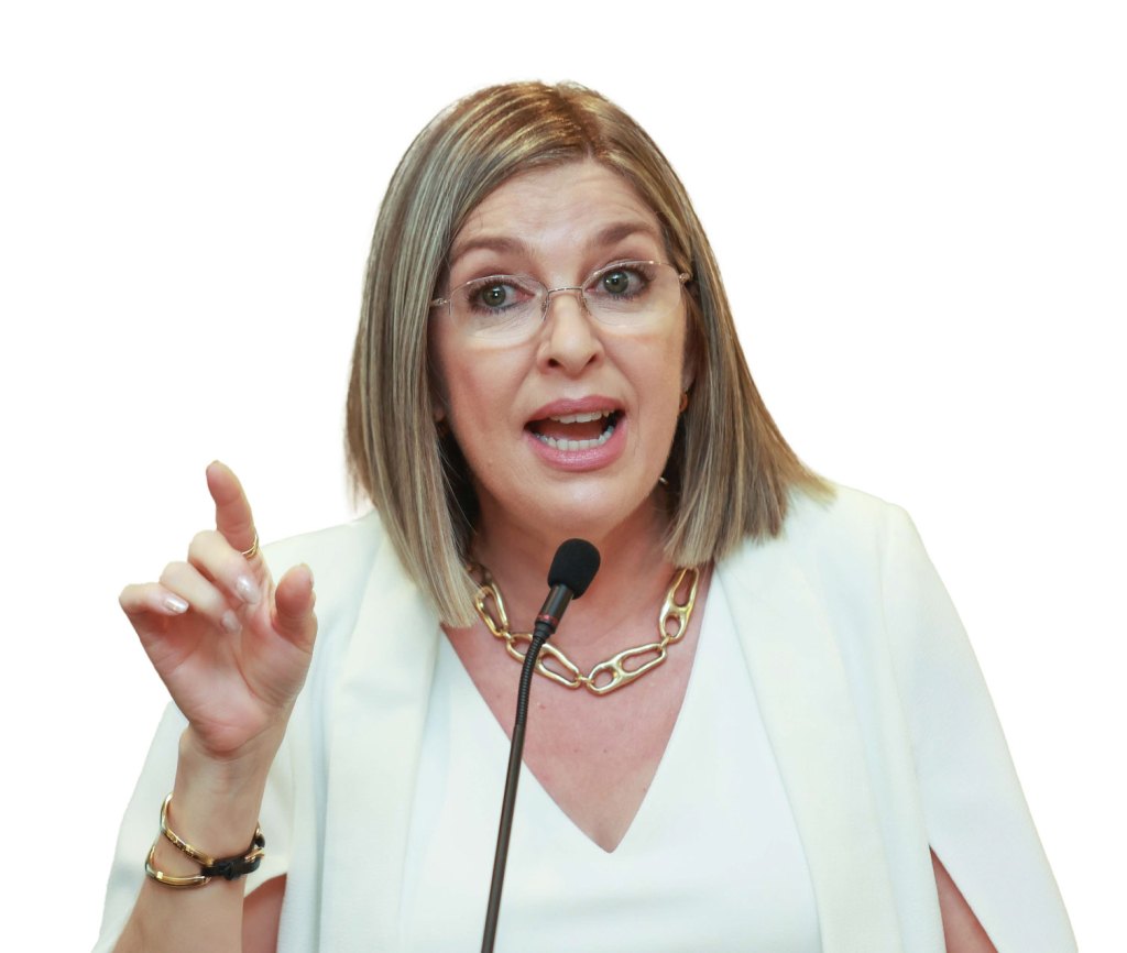 Lcda. Yarisis Centeno, directora de Administración de la AHPR