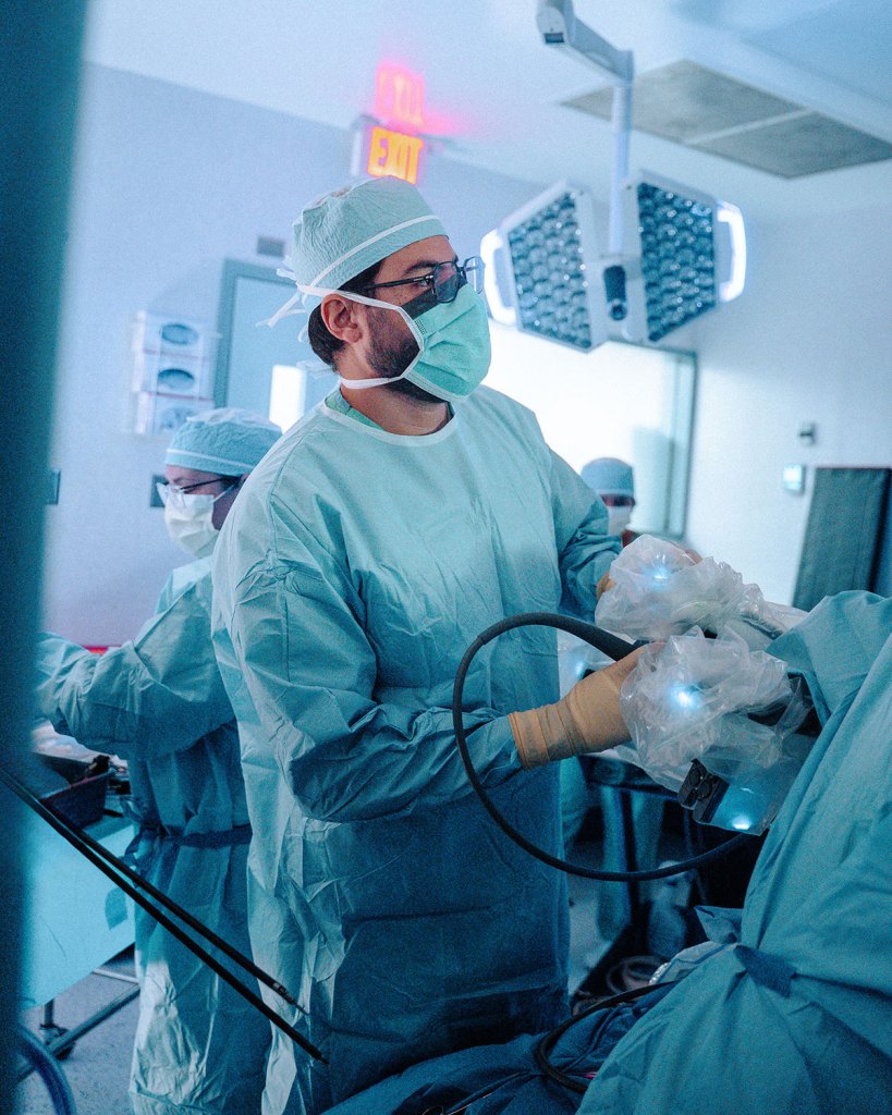 Dr. Jetsen Rodríguez Silva, cirujano colorrectal.