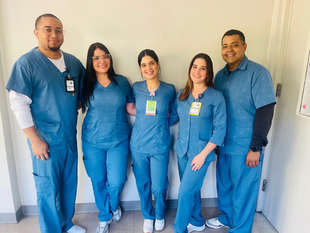 Equipo Especializado de Enfermería Graduada Unidad de Intensivos de Adultos