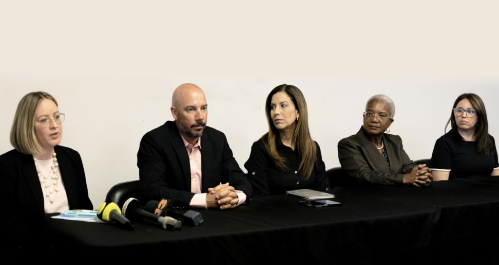 De izquierda a derecha: los doctores Marievelisse Soto Delgado, Pablo Méndez Lázaro, Ana Patricia Ortiz, Noreen Michael y Nancy Cardona Cordero, principales investigadores de CARIB-CARES.