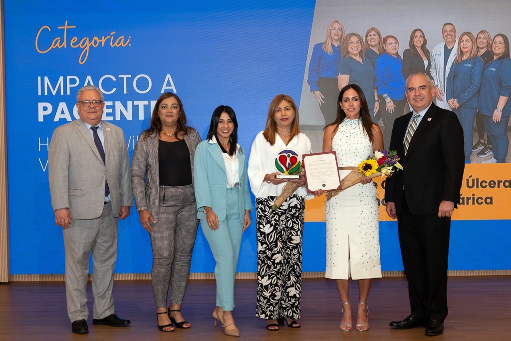 El equipo de Centro de Cuidado de Úlceras y Cámara Hiperbárica, Hospital Wilma N. Vázquez.