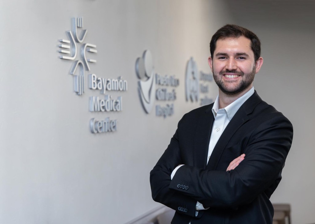 El Dr. Pablo Rodríguez Ortiz, director médico del Hospital de Trauma y el Dr. Víctor Medina Cruz, representante del departamento de Salud para la Junta del Nivel 1 del hospital.