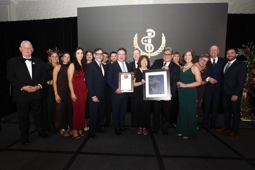 Además de familiares, varios médicos recordaron la obra y legado del doctor Fernández Feliberti, cirujano ortopeda también destacado en la actividad.