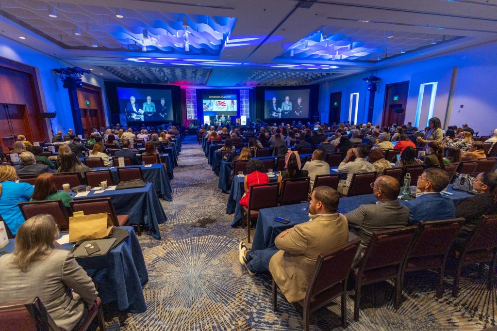 Conferencia en Convención AHPR 2025