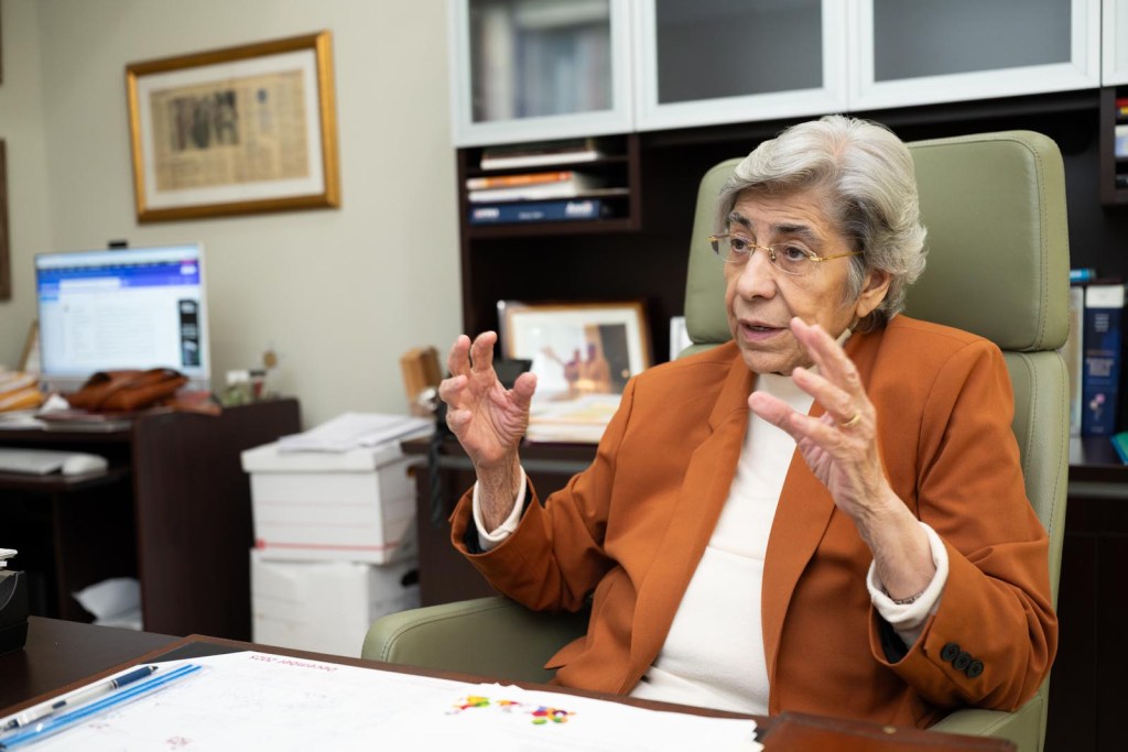 La Dra. Brugal recomienda como medidas de política pública proyectos ley para médicos, estudiantes de Medicina y escuelas de Medicina deben ir dirigidos a abrir más Residencias.