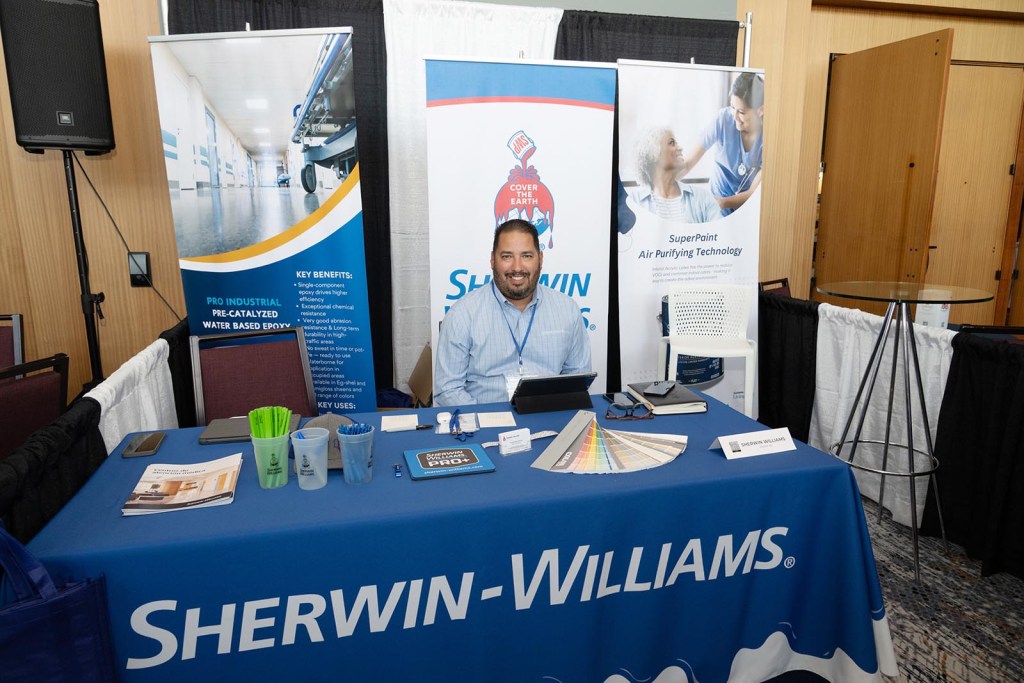 Exhibidores Sherwin Williams