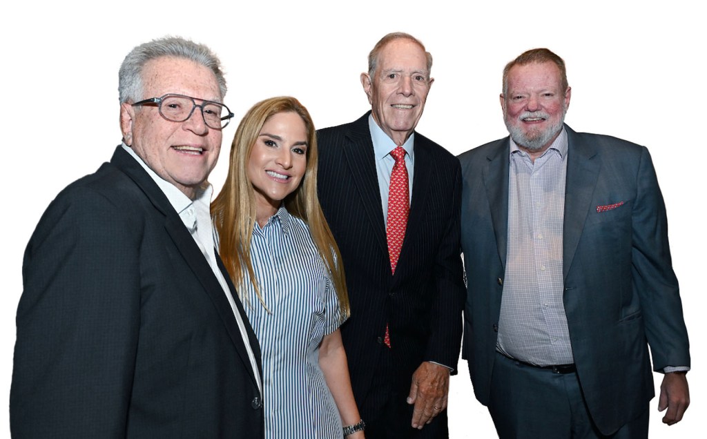 De izquierda a derecha: Gustavo A. Almodóvar, director ejecutivo Junta de Síndicos Hospital de la Concepción; Lcda. Karen Z. Artau, presidenta de Metro Pavia Health System; Lcdo. Jaime Plá Cortés, presidente ejecutivo de la AHPR y José L. Quirós, presidente Grupo Quirós.