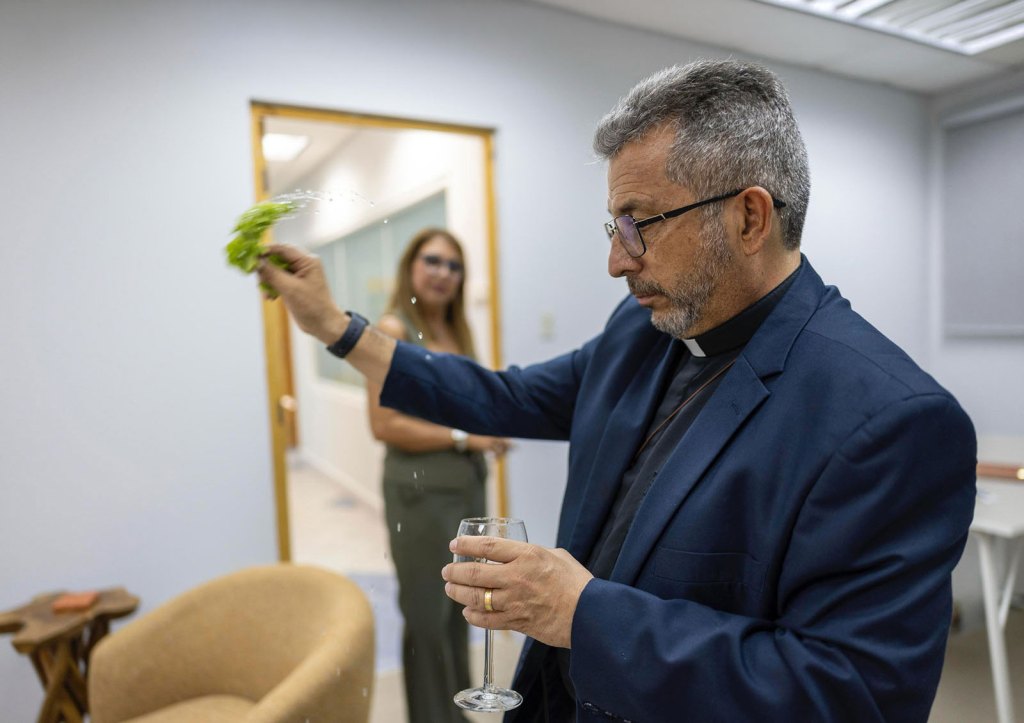 Padre Juan Carlos Restrepo, sacerdote de la Iglesia Episcopal, diócesis de Puerto Rico.