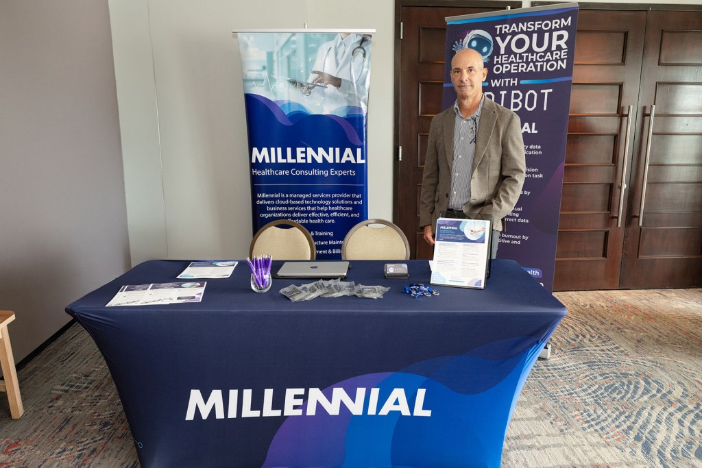Exhibidor Millennial en HIT Summit 2026