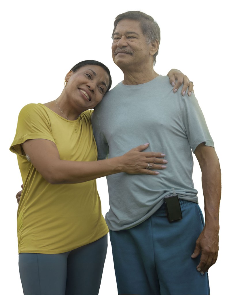 Pareja de adultos usando MetaMed